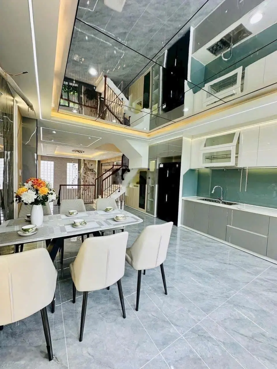 Tôi cần bán nhà đinh công tráng,quận 1-giá 3.4tỷ/82m2(5x16.4m). sổ sẵn. đang cho thuê 32 triệu