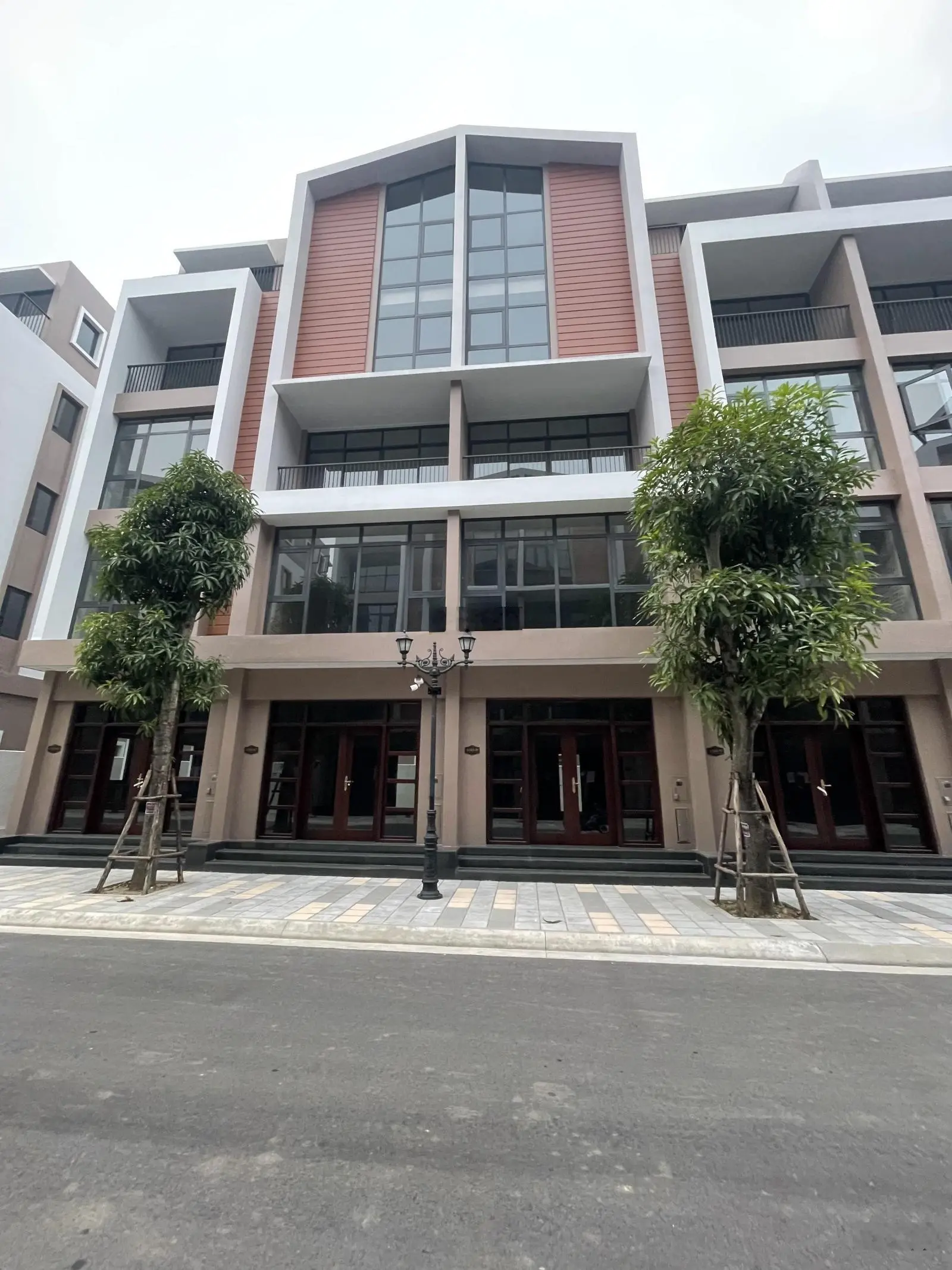 Duy nhất căn AD15-40 rẻ nhất, đẹp nhất Vin3 nhanh tay thì còn A/C ơi