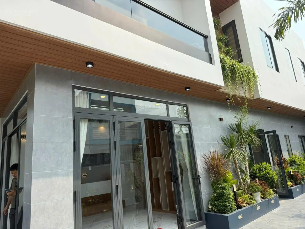 Bán nhà góc biệt thự vườn mới đẳng cấp 1 trệt + 1 lầu - DT 142m2 - đường nhựa 6m - 4ty9