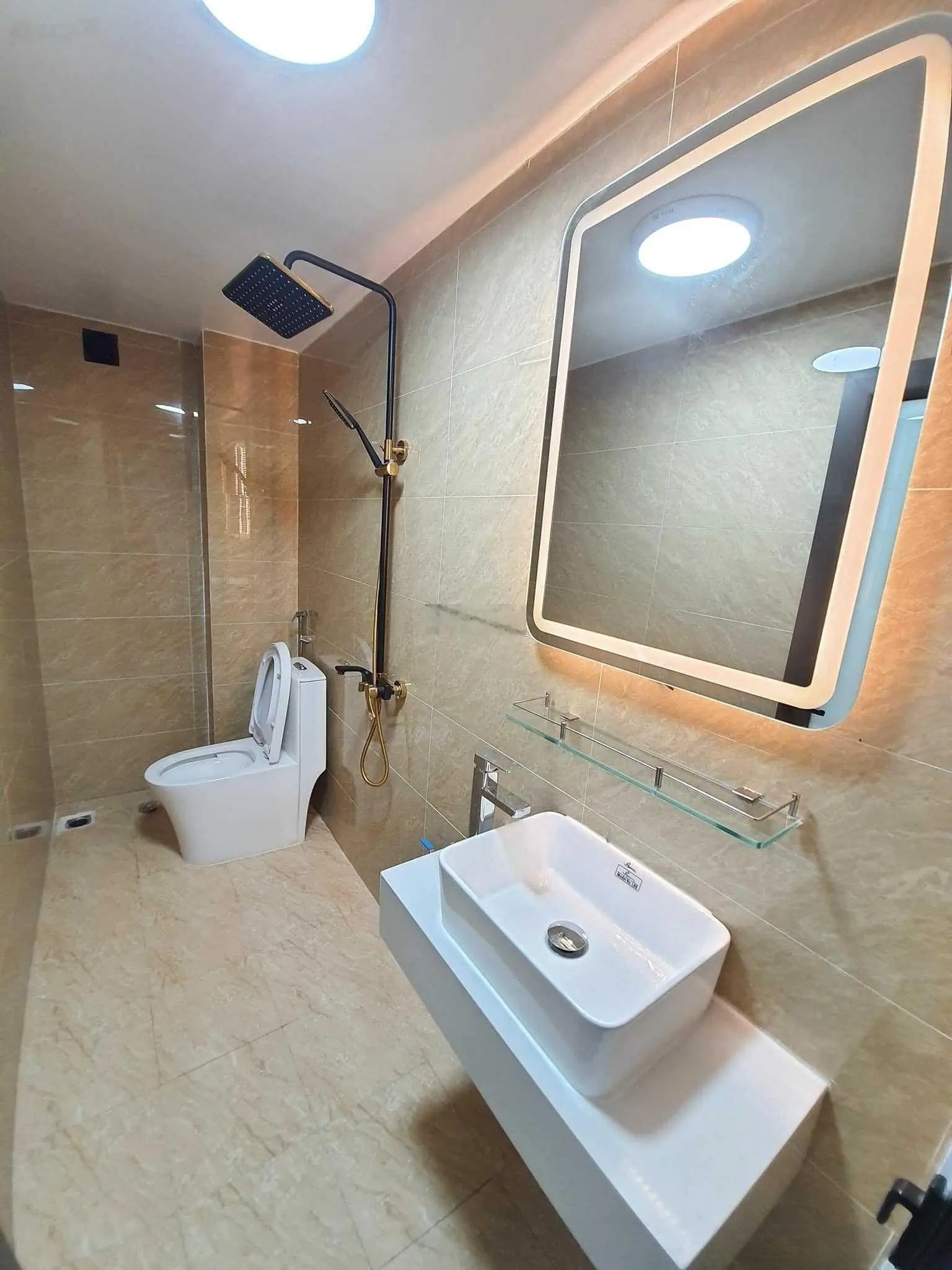 Bán nhà mới Di Trạch, đường 32, phố Nhổn xây 5 tầng, 3P ngủ, ô tô đỗ gần nhà