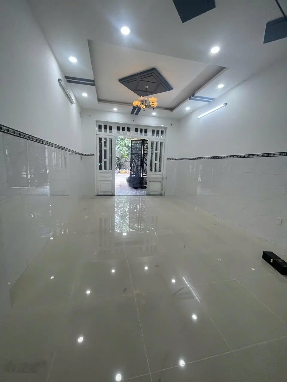 Bán gấp nhà phố 3 tầng hoàn công trong khu dân cư đồng bộ ngay cổng KCN Tân Đông Hiệp B