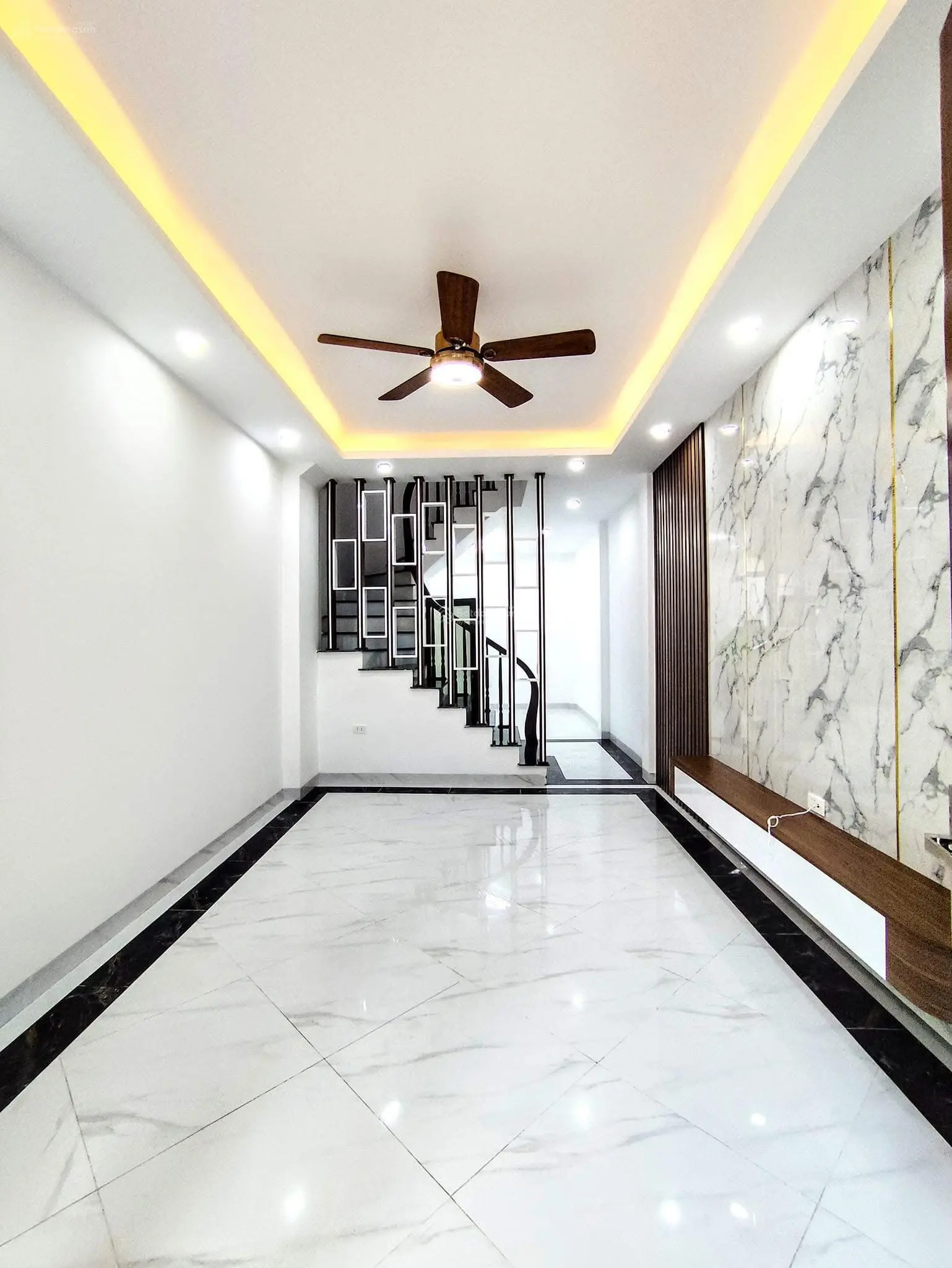 Nhà Mới Đón Tết Chỉ với 3,2 tỷ sở Hữu nhà sổ đỏ 4 Tầng 45m2 tại Vân Côn, 100m ra Đl Thăng Long