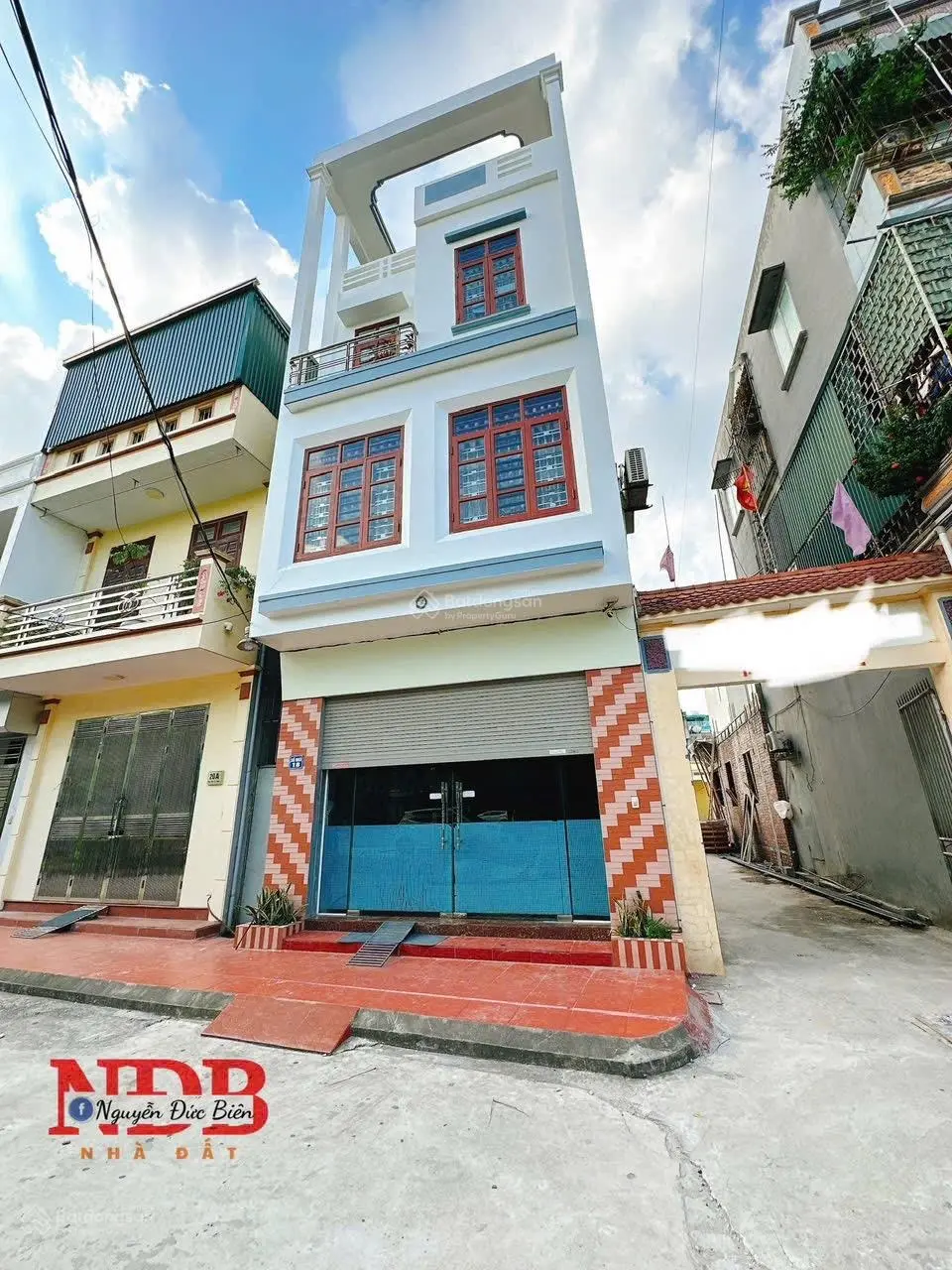 Bán nhà 3,5 tầng (lô góc) (nhà dân xây kiên cố chắc chắn cực đẹp)