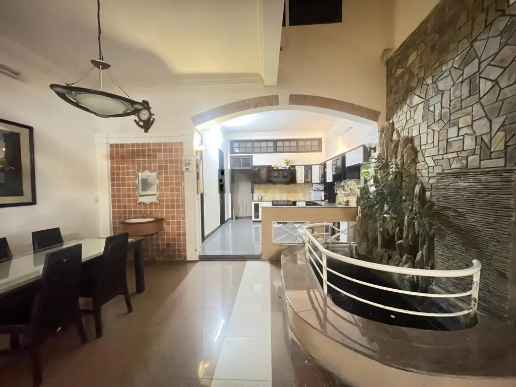 Bán nhà 3 tầng 176m2 đường Thủ Khoa Huân sát Nguyễn Văn Thoại phố sầm uất gần biển Mỹ Khê giá tốt