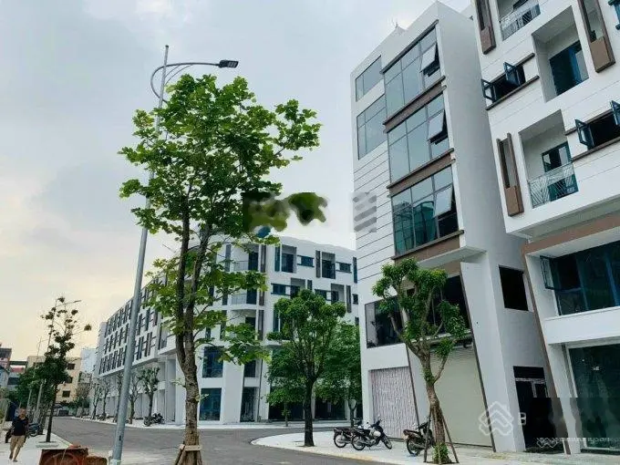 Bán gấp căn G3 Đông Nam 98m2 vị trí siêu đẹp cạnh chung cư Roman vuông vắn đẹp. LH: 0963 689 896