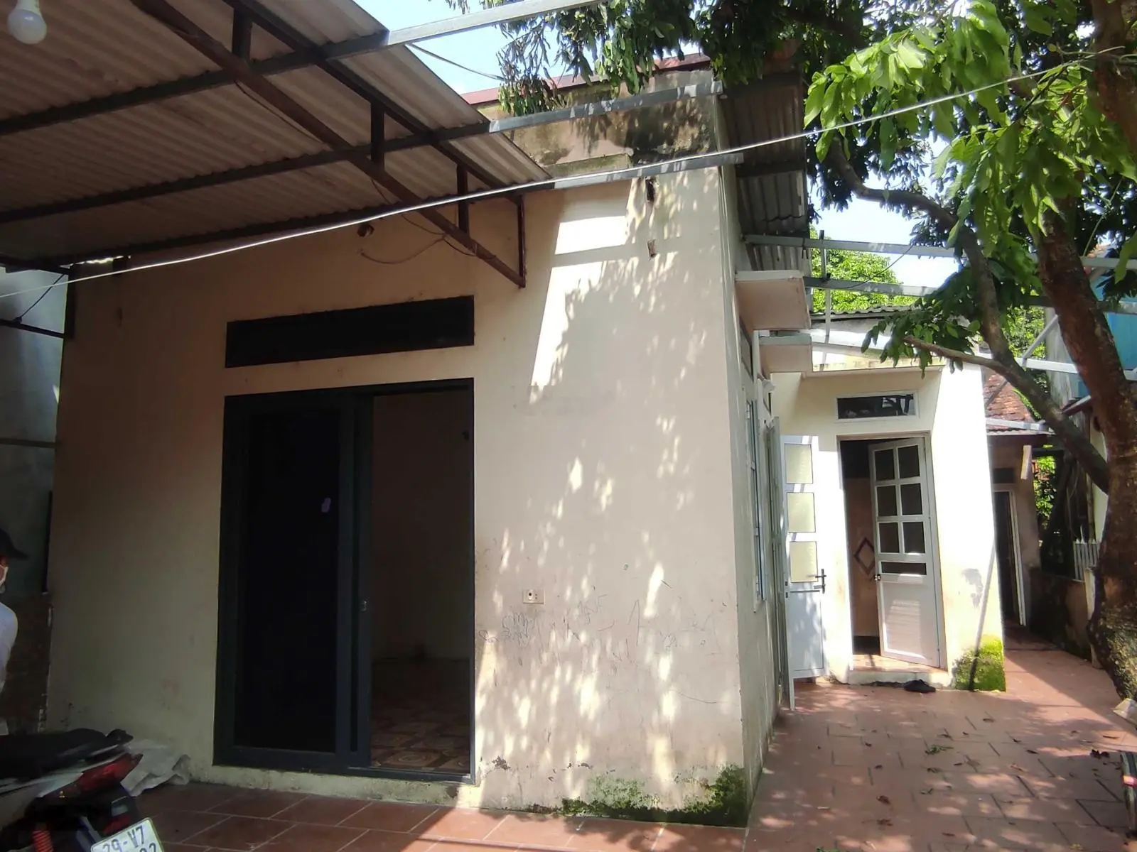 Cần bán đất tặng nhà cấp 4, cách đường ô tô 50m