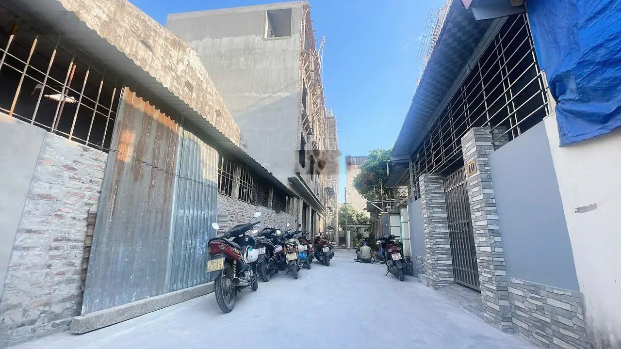 Dãy nhà 4 tầng độc lập khung cột riêng mặt ngõ tại Thiên Lôi - Aeon