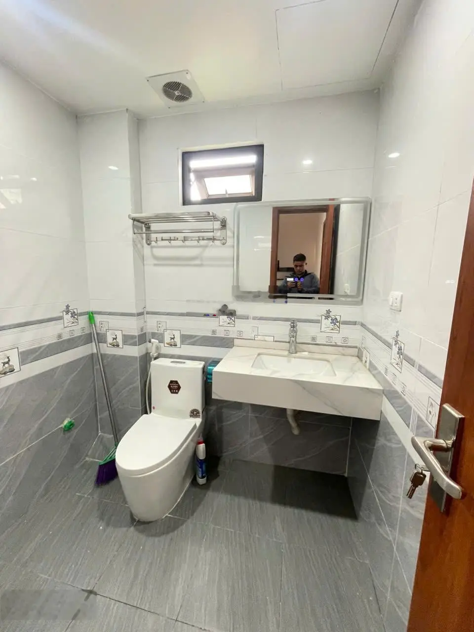 Cần gấp bán biệt thự mi ni chỉ nhỉnh 6đ tại TT Thanh Trì. Gần 100m * 4T full công năng.