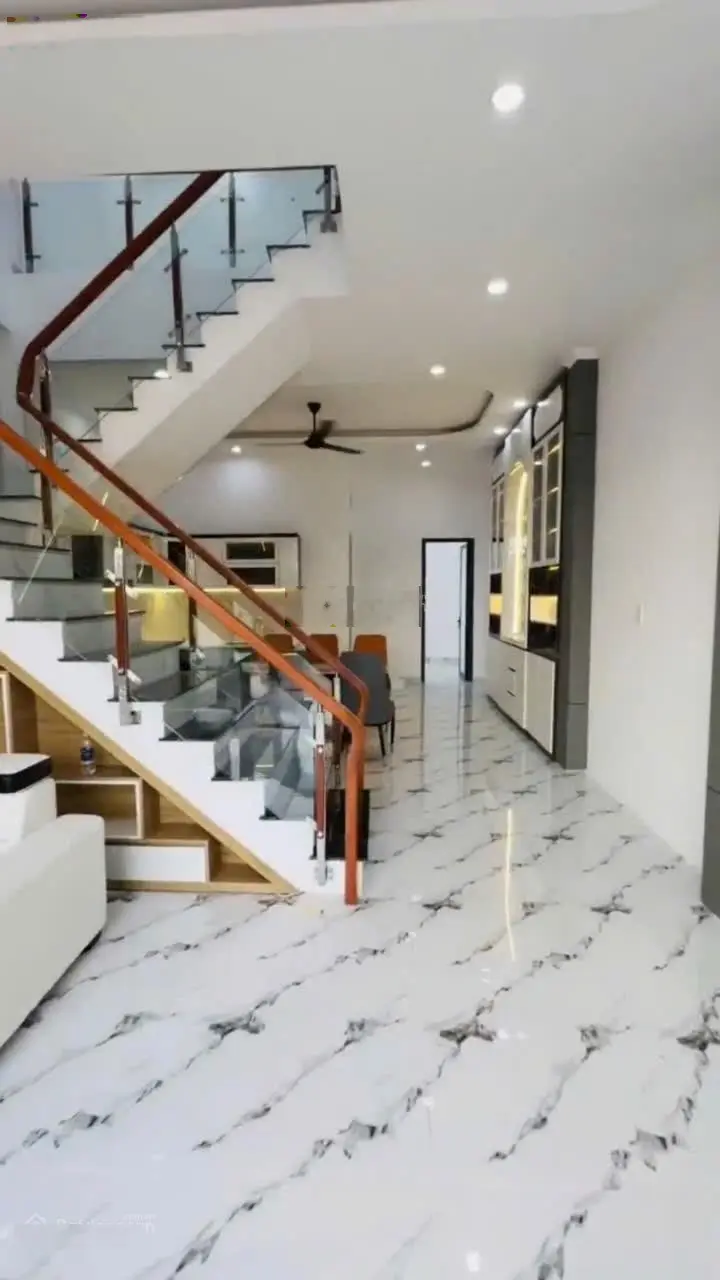 Chính chủ cần bán gấp nhà 1 trệt, 1 lầu Trịnh Như Khuê, sau chợ Bình Chánh sổ hồng riêng