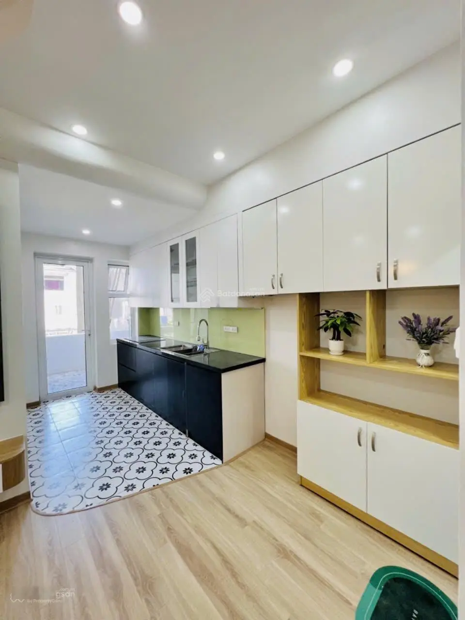 Bán gấp nhà mới 5 tầng 40/42m2 lô góc có gara oto ngay Cầu Bươu kinh doanh buôn bán dòng tiền