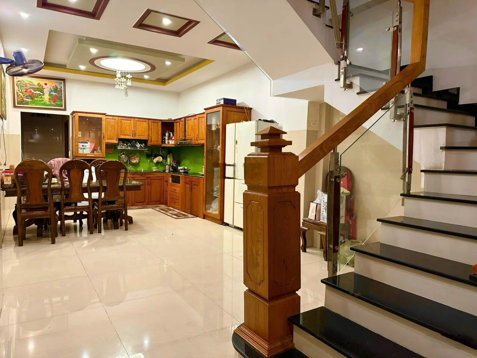 Nhà 1 trệt 2 lầu kcd Toa xe lửa dĩ an