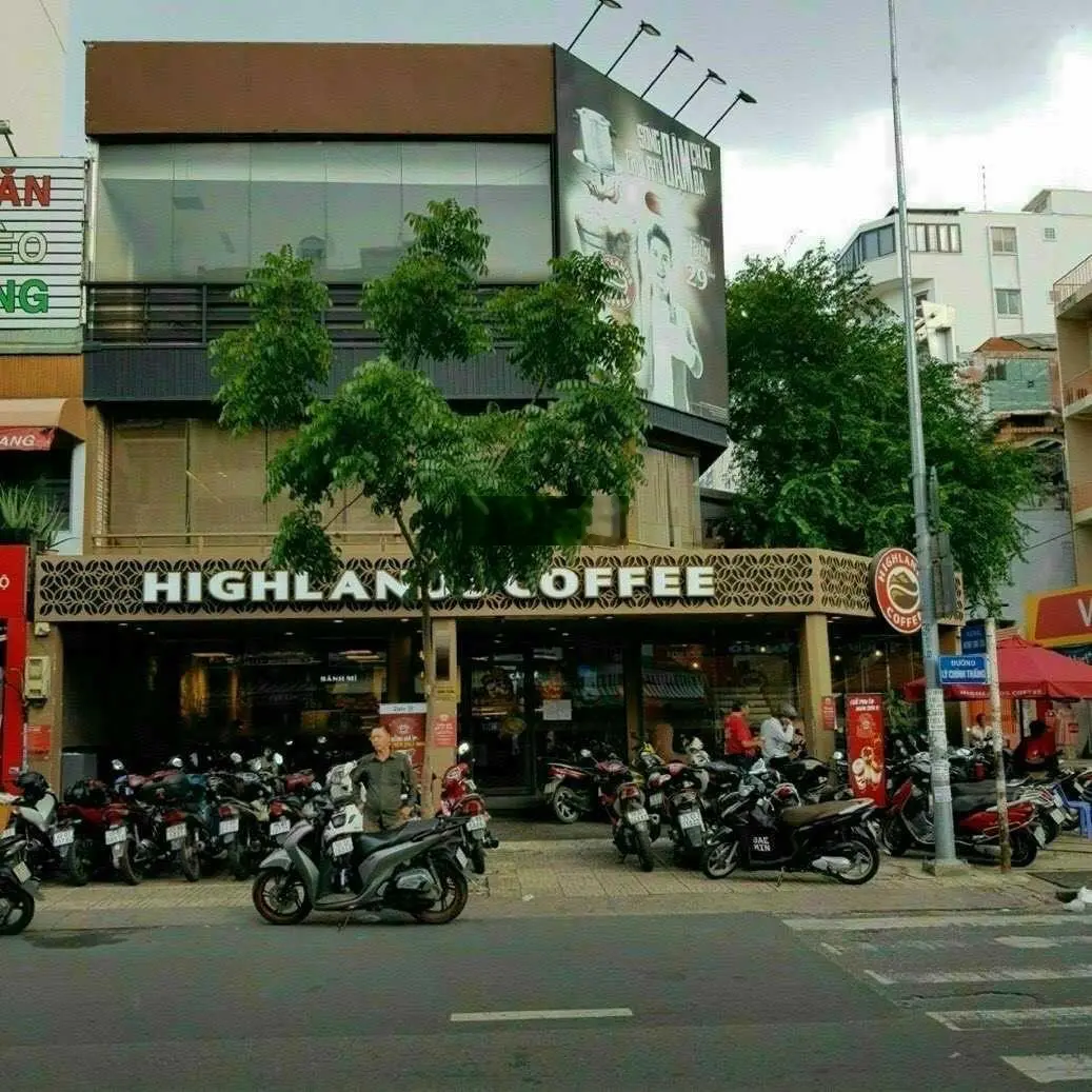 Vô cùng khan hiếm - Bán mặt tiền trục Phan Xích Long - DT: 12 x 16m - HĐT 180tr/tháng - chỉ 99 tỷ