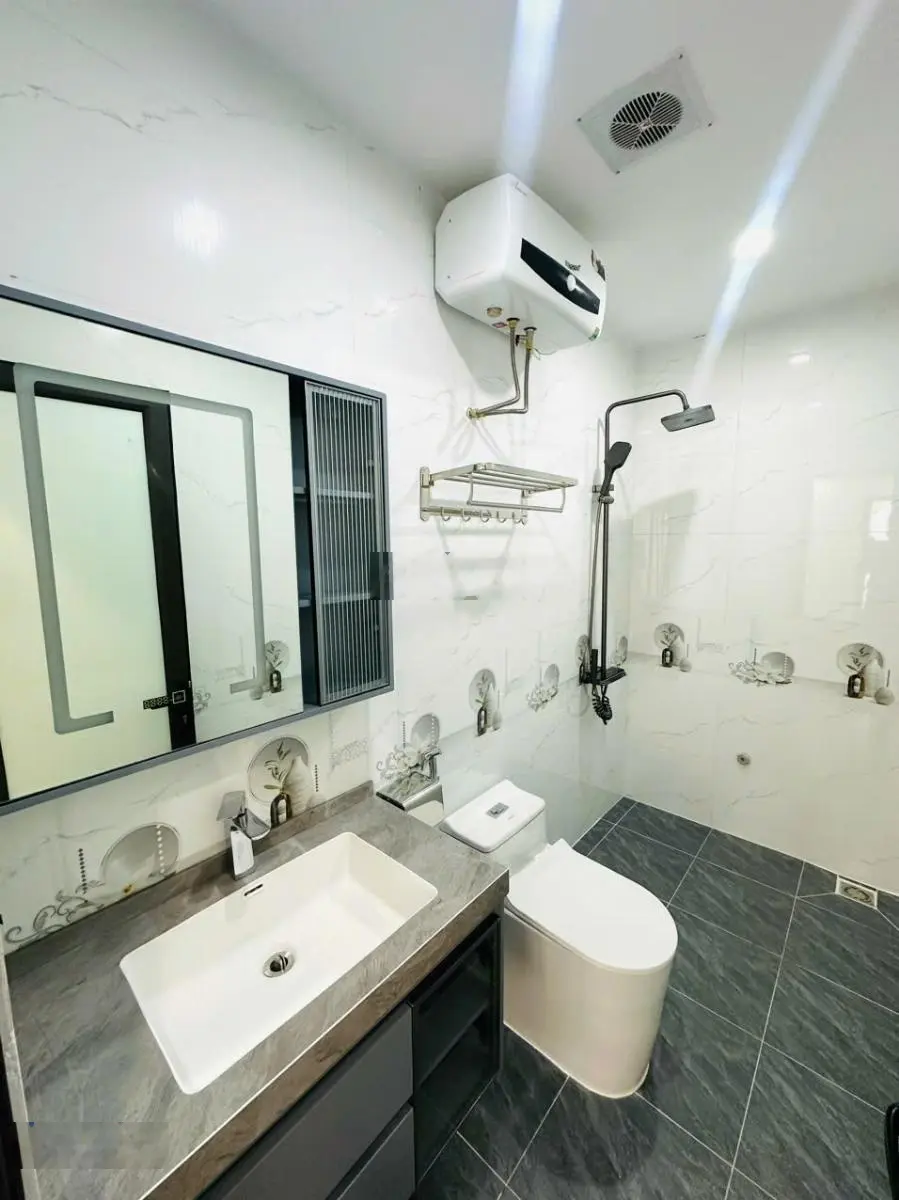 Tứ liên 37m 5 tầng xây mới thang máy thông sàn 2 mặt thoáng trước sau mặt tiền 4.8m sổ đỏ vuông