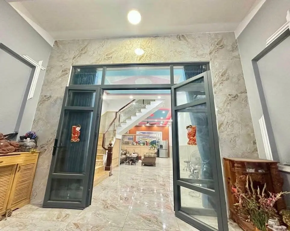Xe hơi ngủ trong nhà. 170m2 (7,5x22)m. Nhà 1T 1L (3PN, 3WC), sổ hoàn công, tặng nội thất
