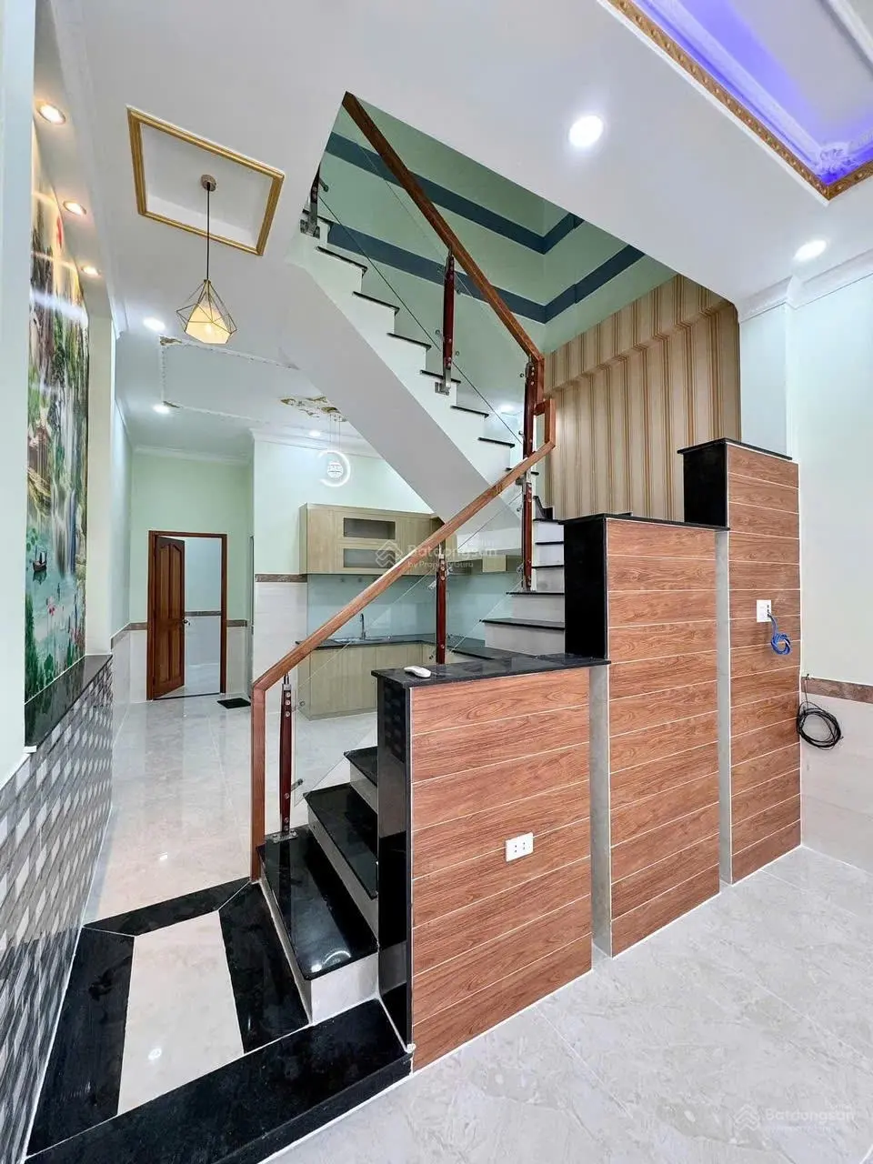 Chủ gởi bán nhà (hoàn công) 1 trệt 1 lầu. dt 60m2 sổ riêng thổ cư 100% đường xe hơi tại p. bửu hòa