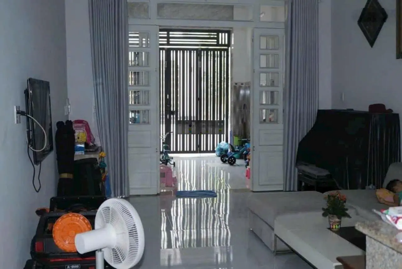 Bán nhà mặt tiền đường Dương Cát Lợi, TT Nhà Bè DT 4x19m. 3 tầng ST. Giá 7.9 tỷ TL
