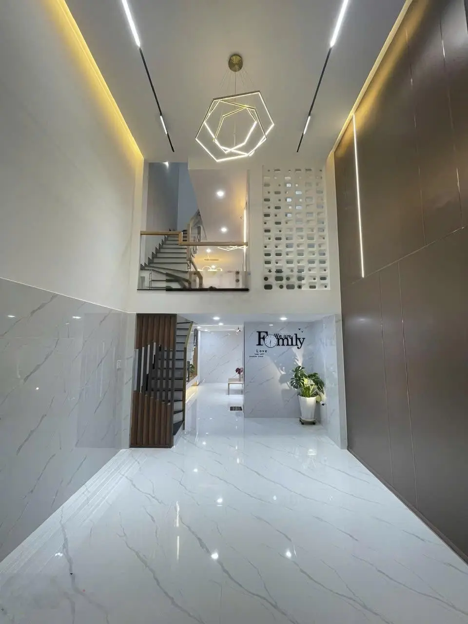Nhà đẹp 5 tầng mới 100% vảo ở ngay, hẻm xe hơi Lạc Long Quân, Q11 chỉ 9,3 tỷ TL