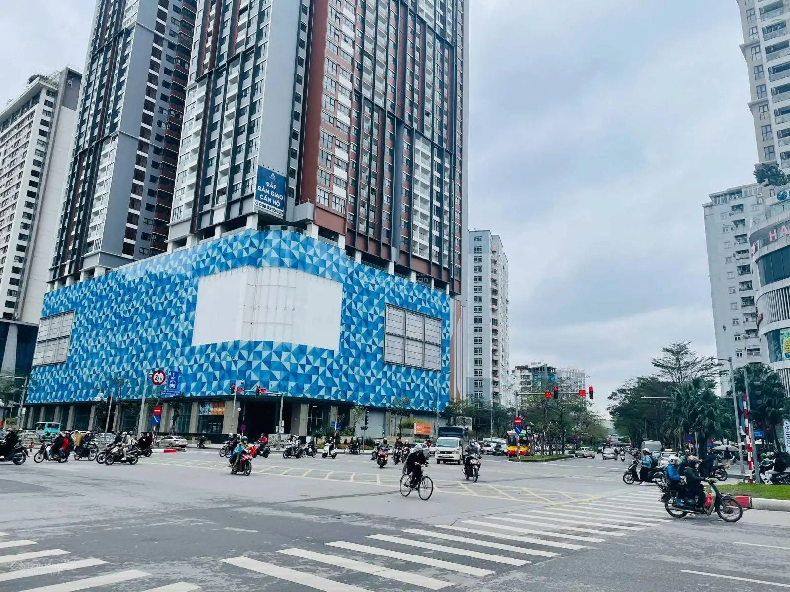 Bán căn hộ 150m2 mới bàn giao đầu năm, đang làm sổ tại BRG Lê Văn Lương nhỉnh 13 tỷ