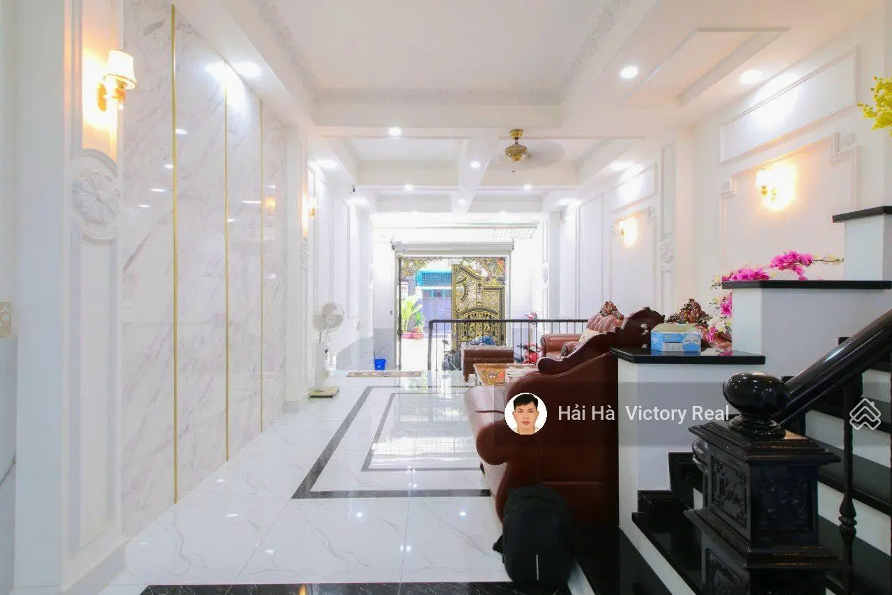 Bán nhà đường Tân Sơn - Phạm Văn Bạch. P15, Tân Bình _ Hẻm nhựa 8m. DT 5x20m x 3 tầng, nhà rất đẹp