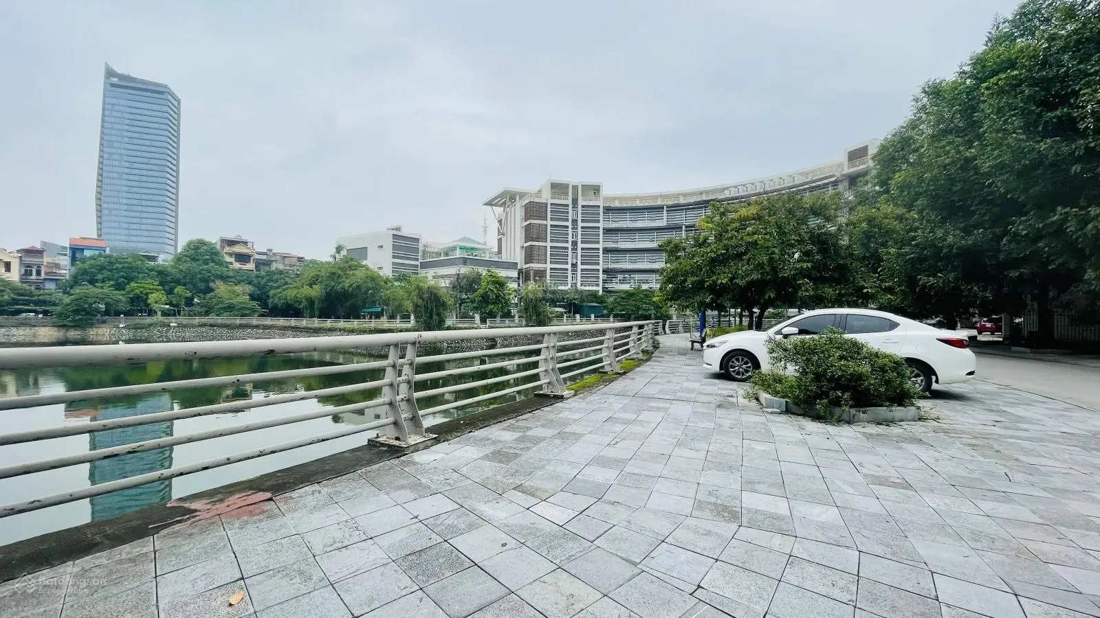Bán nhà 2 mặt tiền trung tâm thành phố view hồ cực đẹp. 14,5 tỷ