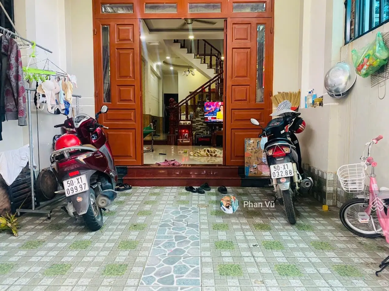Nhà gần Thủ Đức hoàn công. 3p. Ngủ, sân xe hơi. Đ thông. Lh: 0909 290 ***