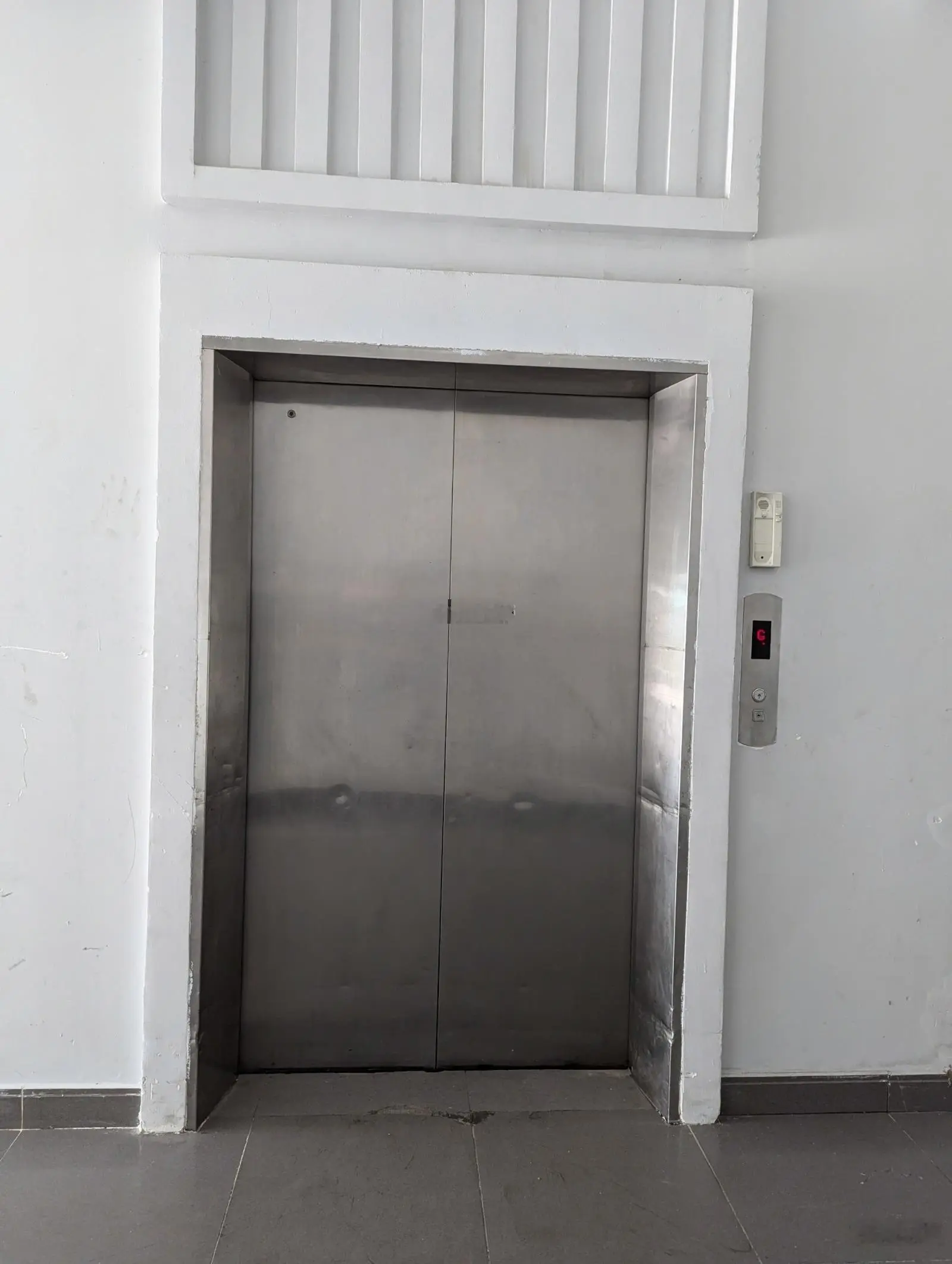 Bán nhà Quận 8 Tạ Quang Bửu thang máy 18 tỷ dòng tiền 40tr/ tháng chủ ngợp 12 tỷ gấp bán HD còn 2n