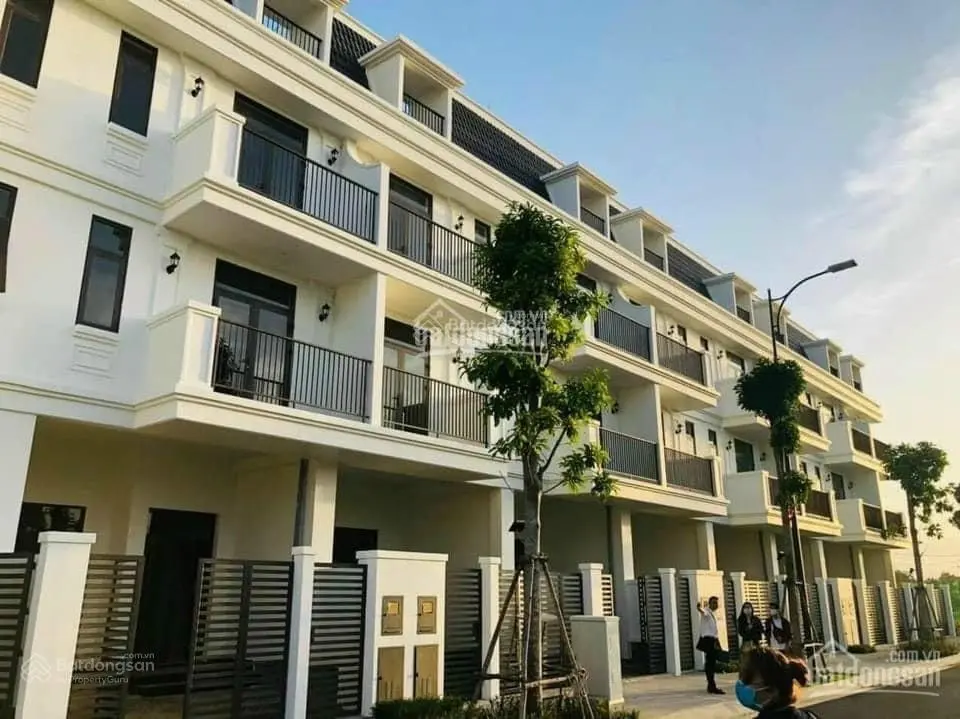 Cần bán gấp căn liền kề hướng Nam mát mẻ thanh toán chỉ 30% giá tốt phù hợp đầu tư. LH 0946 576 ***