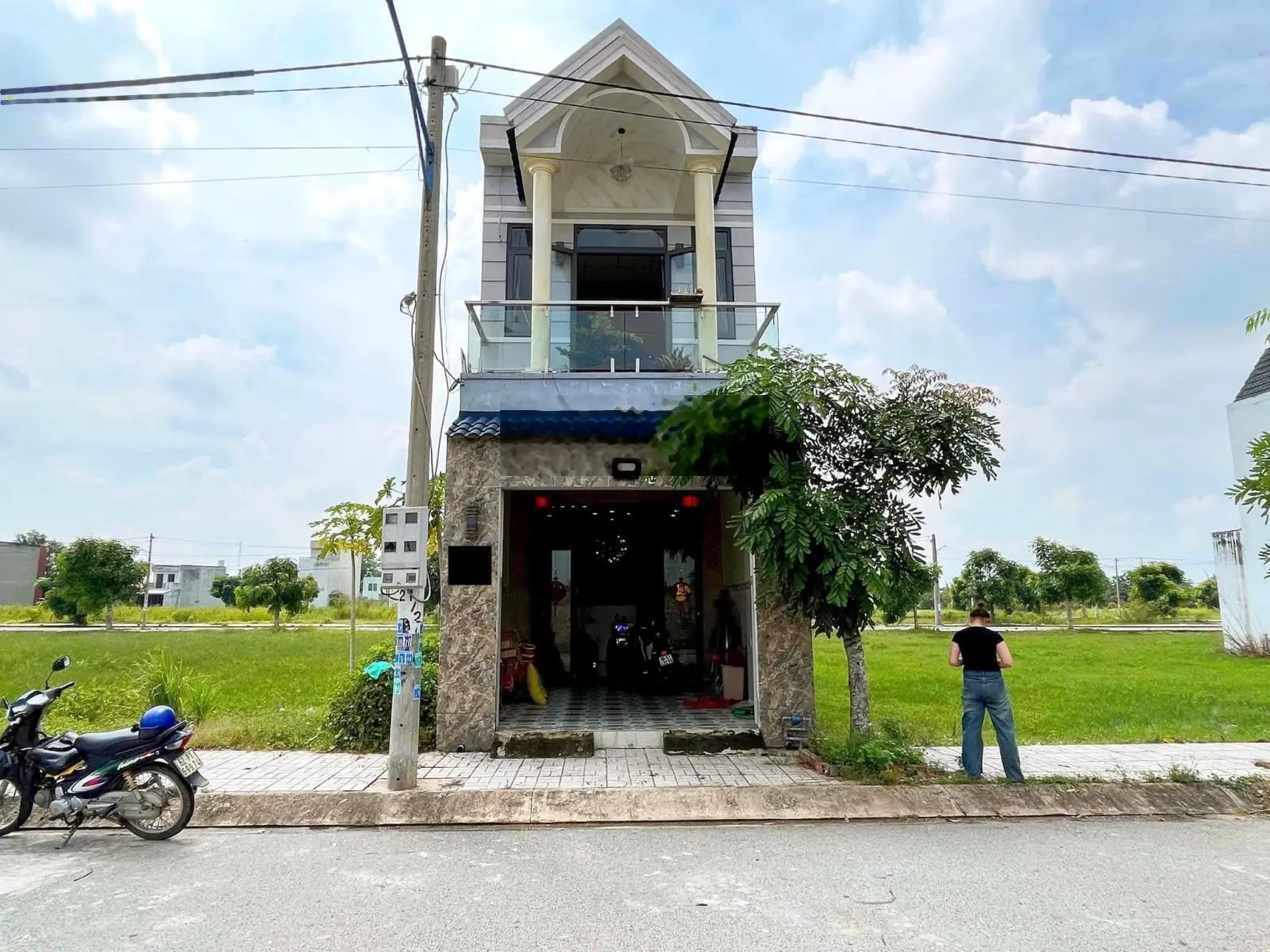 Bán Nhà Đẹp Giá Rẻ Nhà 1 Trệt 1 Lầu DT : 4*18=72m2 Shr Hoàn Công Giá : 1,7 Tỷ Thương Lượng Mạnh