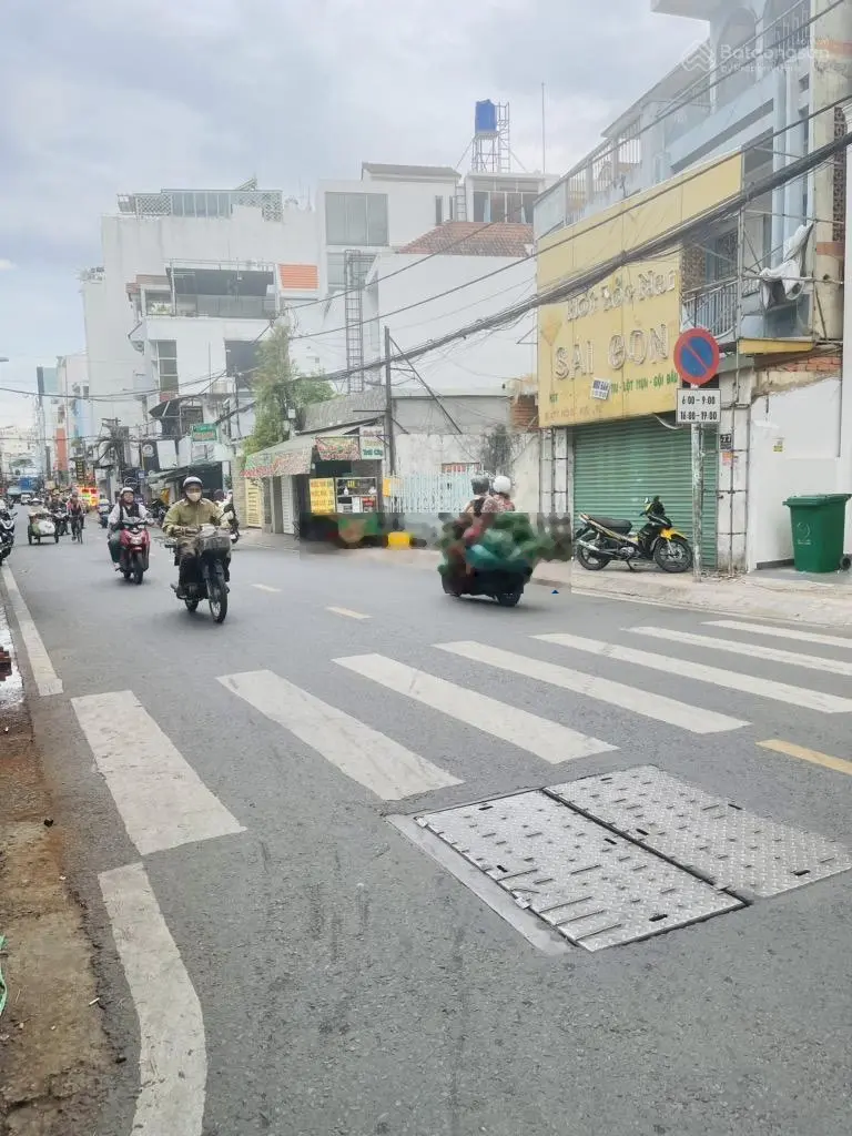 Bán nhà riêng view đẹp tại Hồ Bá Kiện, 15 tỷ, 70 m2, 4 tầng, 6PN, 7WC