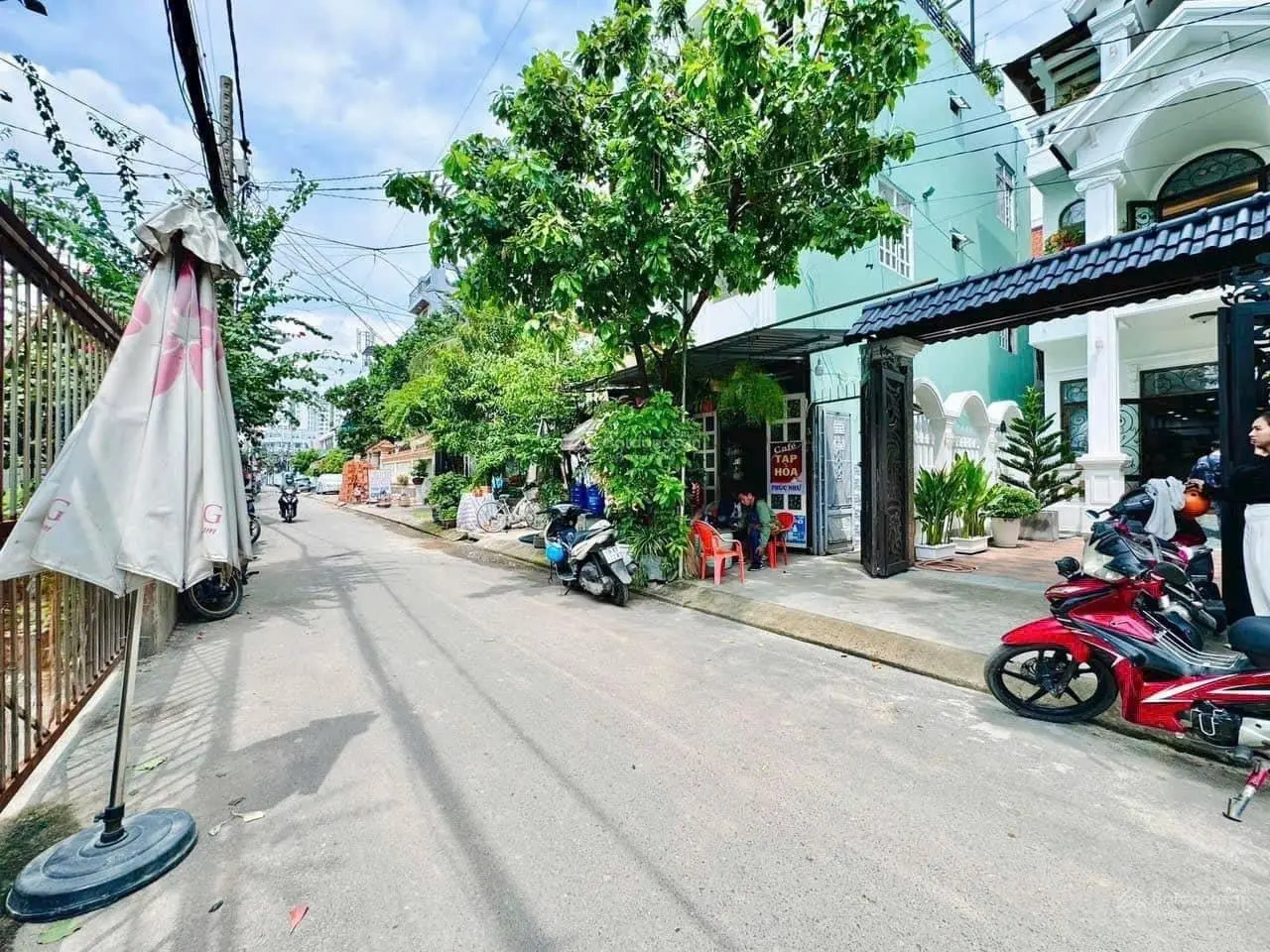 Bán gấp nhà đường số Khánh Hội. Phường 6. Quận 4. Giá 3 tỷ 990. Bớt lộc. Sổ riêng. Gọi 0904 430 ***