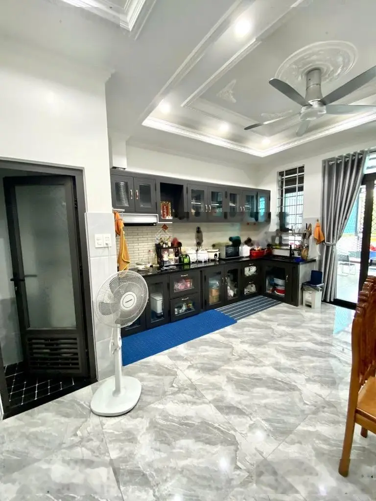 Nhà 6 tầng có thang máy mặt tiền đường Trương Thị Hoa, P TTH, Q12, DT 74,8m2 (4,3mx17m), giá 11tỷ