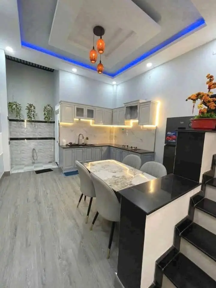 Hiếm Pháo Đài Láng, 2 mặt thoáng ở ngay, ngõ thông gần phố, cách ô tô 52m, dt 39m2 * 5 tầng