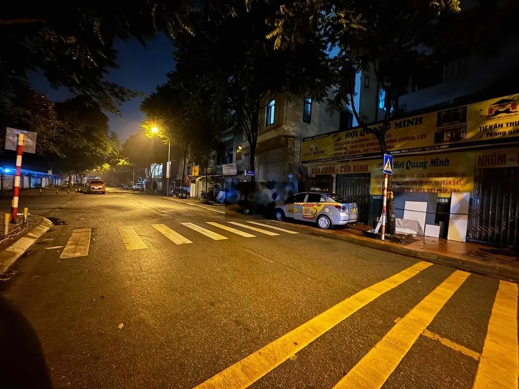 CHÍNH chủ bán nhà phố NGUYỄN CHÁNH TRẦN DUY HƯNG phân Lô đường rộng 8m