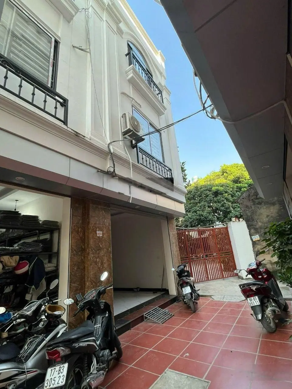 Căn lô góc 48m2x3T, full nội thất, gần chợ Đông La, 5 phút Penika Tố Hữu