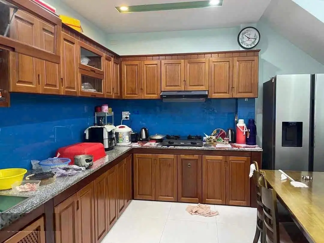 Cắt lỗ sâu 2tỷ bán nhà 3 tầng châu thị vĩnh tế ngay ngã tư giao đỗ bá phố ẩm thực sẵn hđ 40tr/tháng