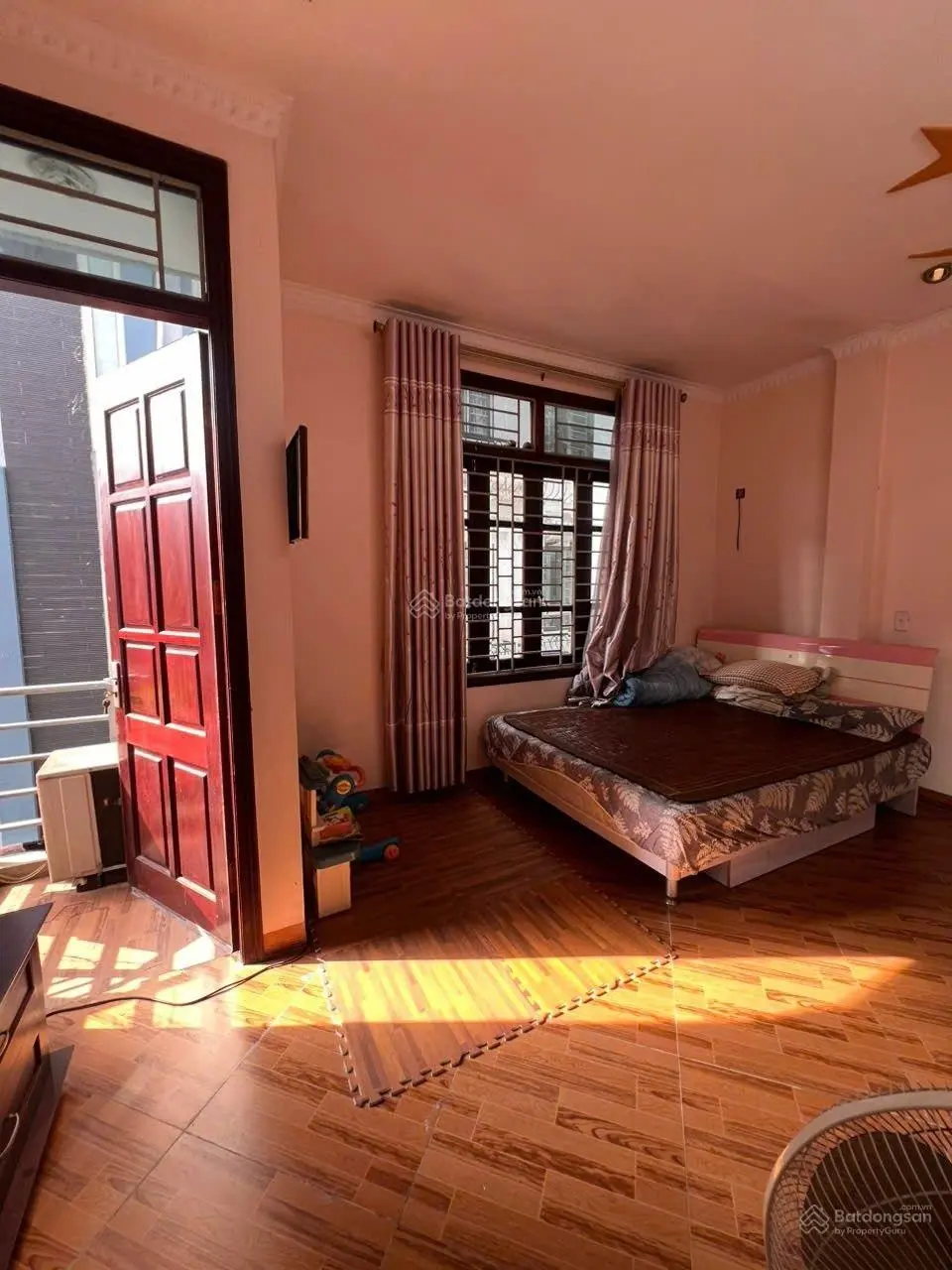 Bán nhà chính chủ Lạc Long Quân, Tây Hồ, 3 tầng, 50m2, mặt tiền 5m, ngõ thông, kinh doanh tốt