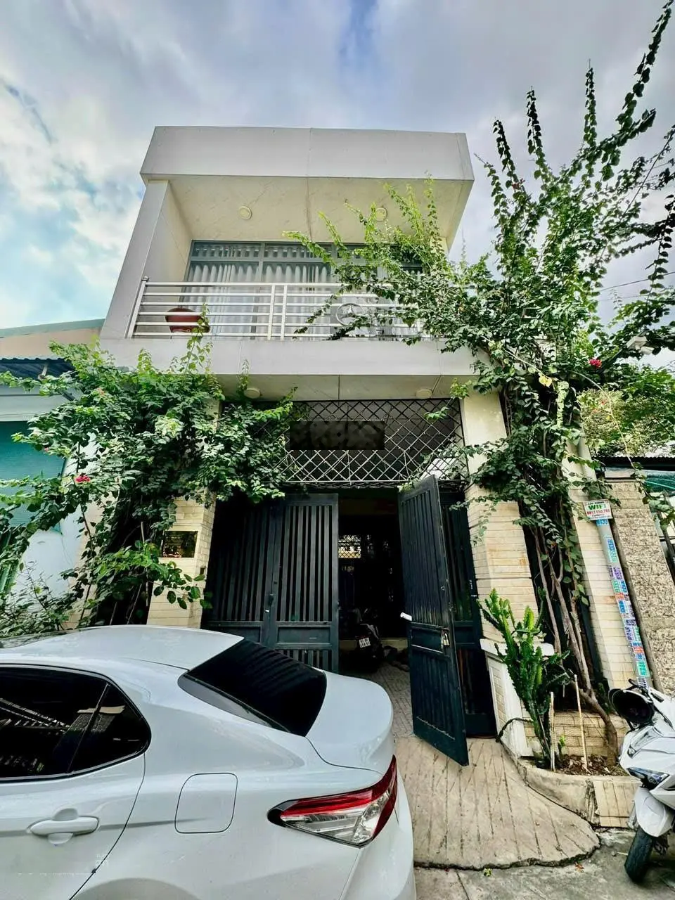 Bán nhà lầu đúc sổ riêng cách mặt tiền đường Nguyễn Khuyến 50m