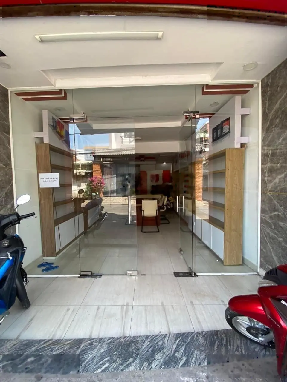 Chính chủ cần tiền bán gấp nhà mặt tiền Phạm Văn Hai, P3, Tân Bình, DT 4,5x18, đang cho thuê 18tr