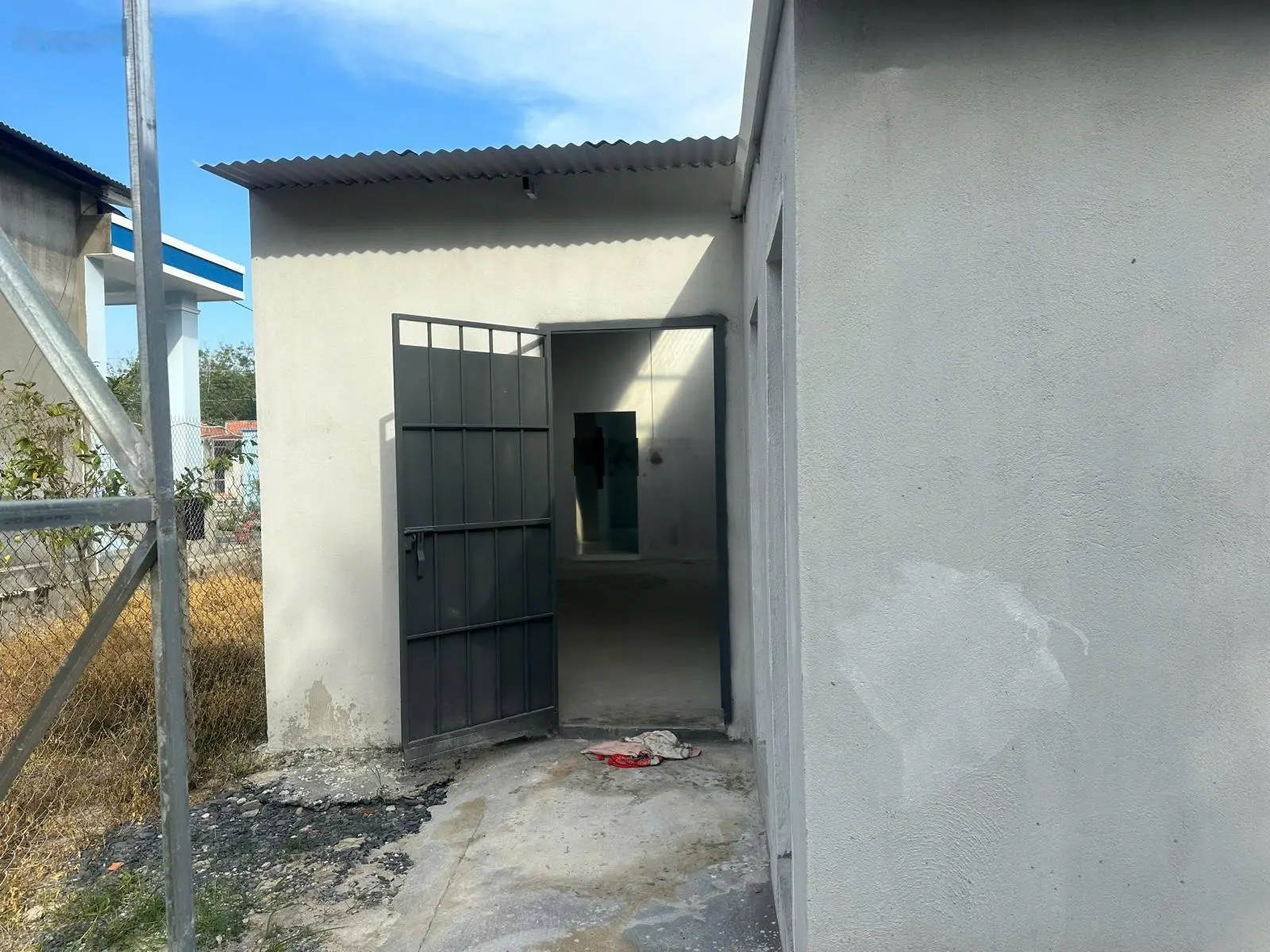 Nhà hoàn thiện ở ngay 130 m2, 100% thổ cư, thoáng sạch, đất phong thủy tốt, chính chủ, gần tiện ích