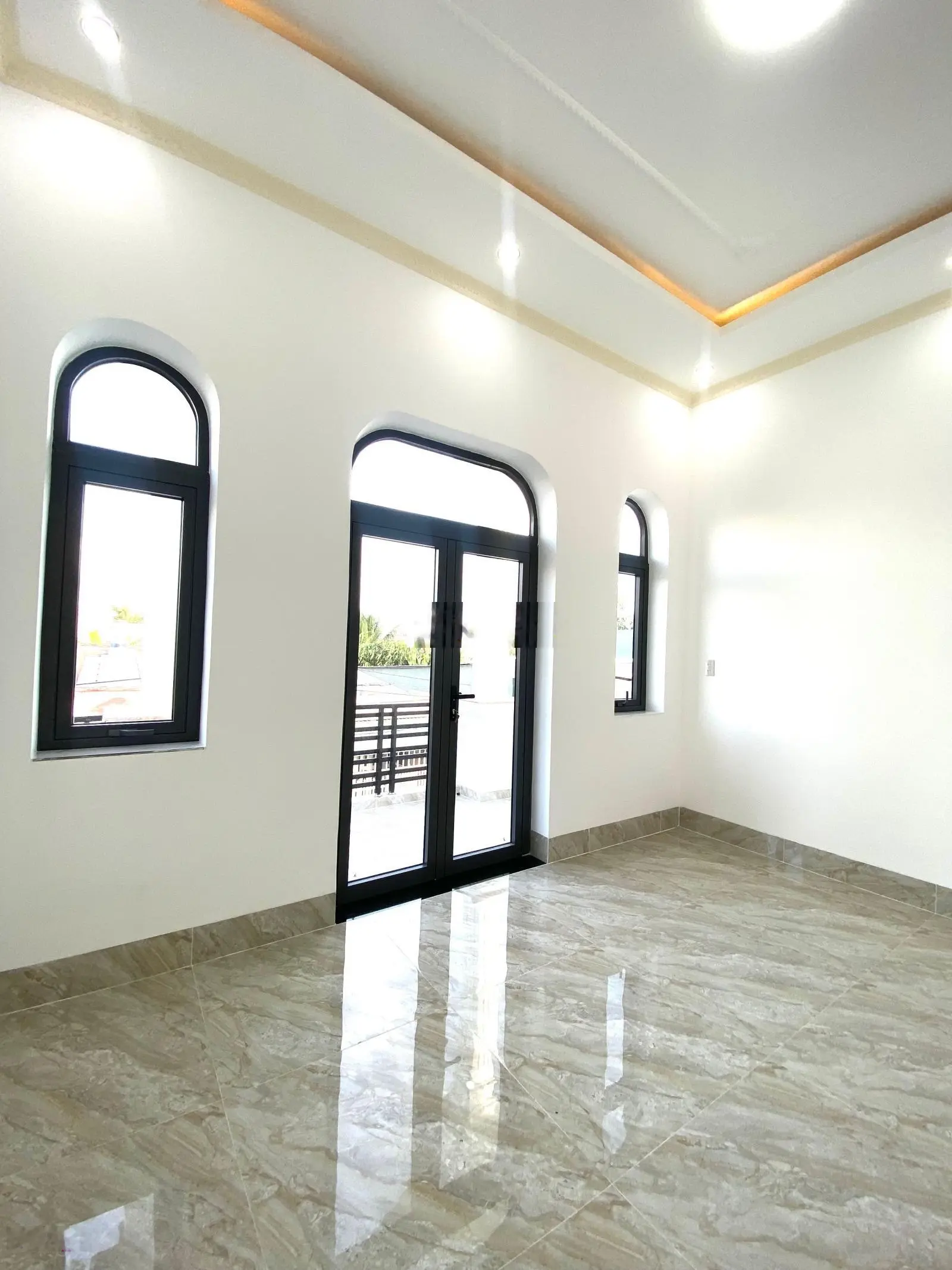 Bán nhà lầu mới 100% sổ hồng hoàn công DT 4,6 x 19 có sân đậu oto nhà gần chợ bình thủy giá 9 chủ