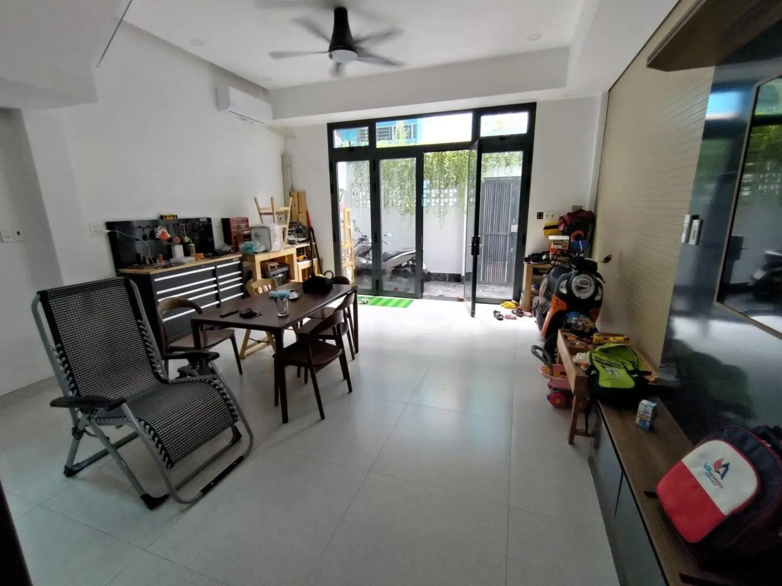 Bán nhà Âu Dương Lân, 55m2, ngang 3,8m, 3 tầng, vào ở ngay, có sân để xe, giá tốt chỉ 4 tỷ 600