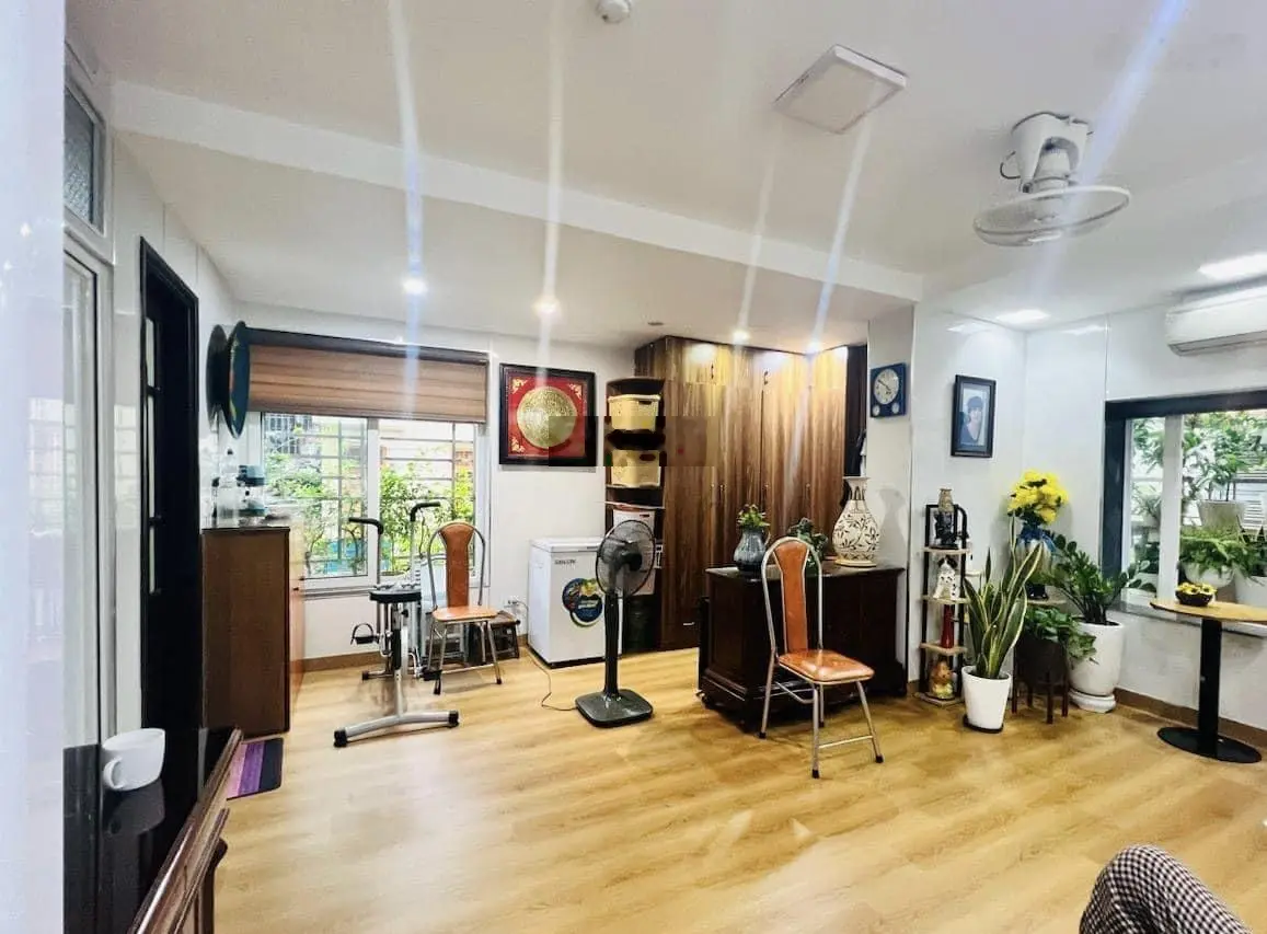 Bán nhà Nguyễn Chí Thanh, Đống Đa, 2 thoáng, ô tô tải đỗ ngày đêm, hố thang máy, dân trí cao.
