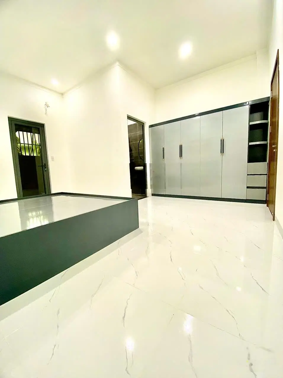Nhà 1 trệt 2 lầu và 1 sân thượng giá Tốt dành cho bạn. Tặng Cho Bạn 2 Chỉ Vàng 9999 Ở Cho HỒNG PHÁT