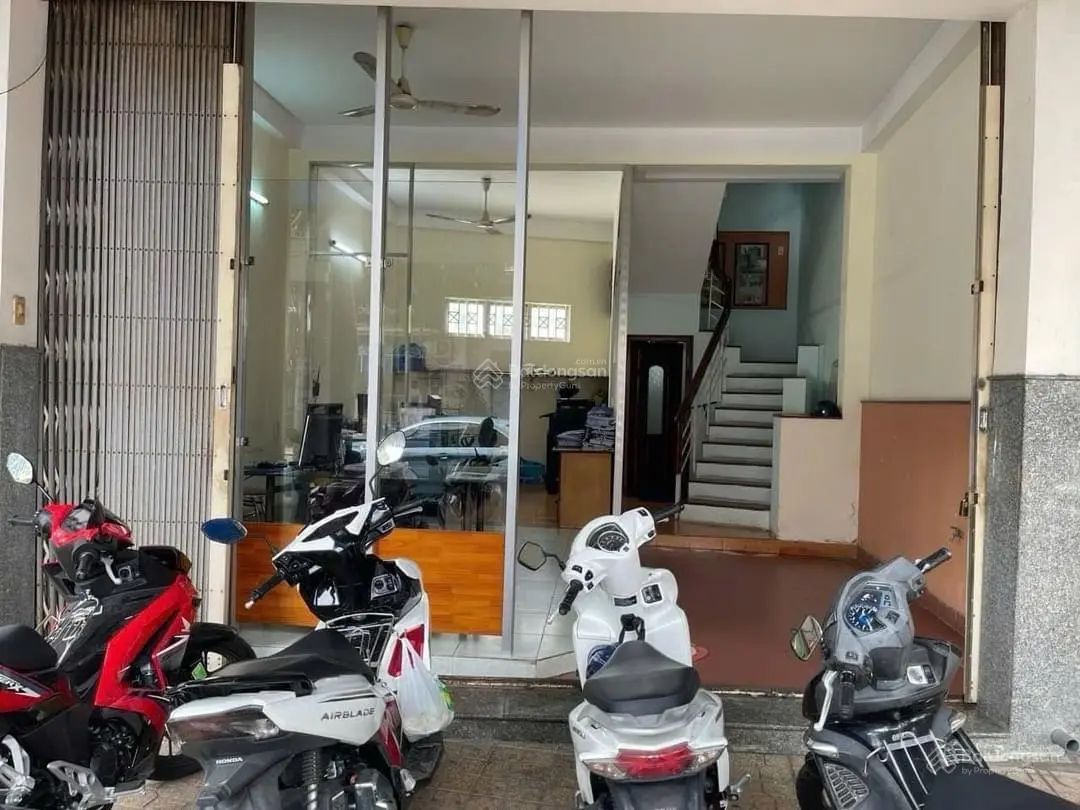 Bán Nhà 3 Tầng Mặt Tiền Đường Nguyễn Thị Minh Khai ngang 5m4 Nở Hậu Kinh Doanh Tốt