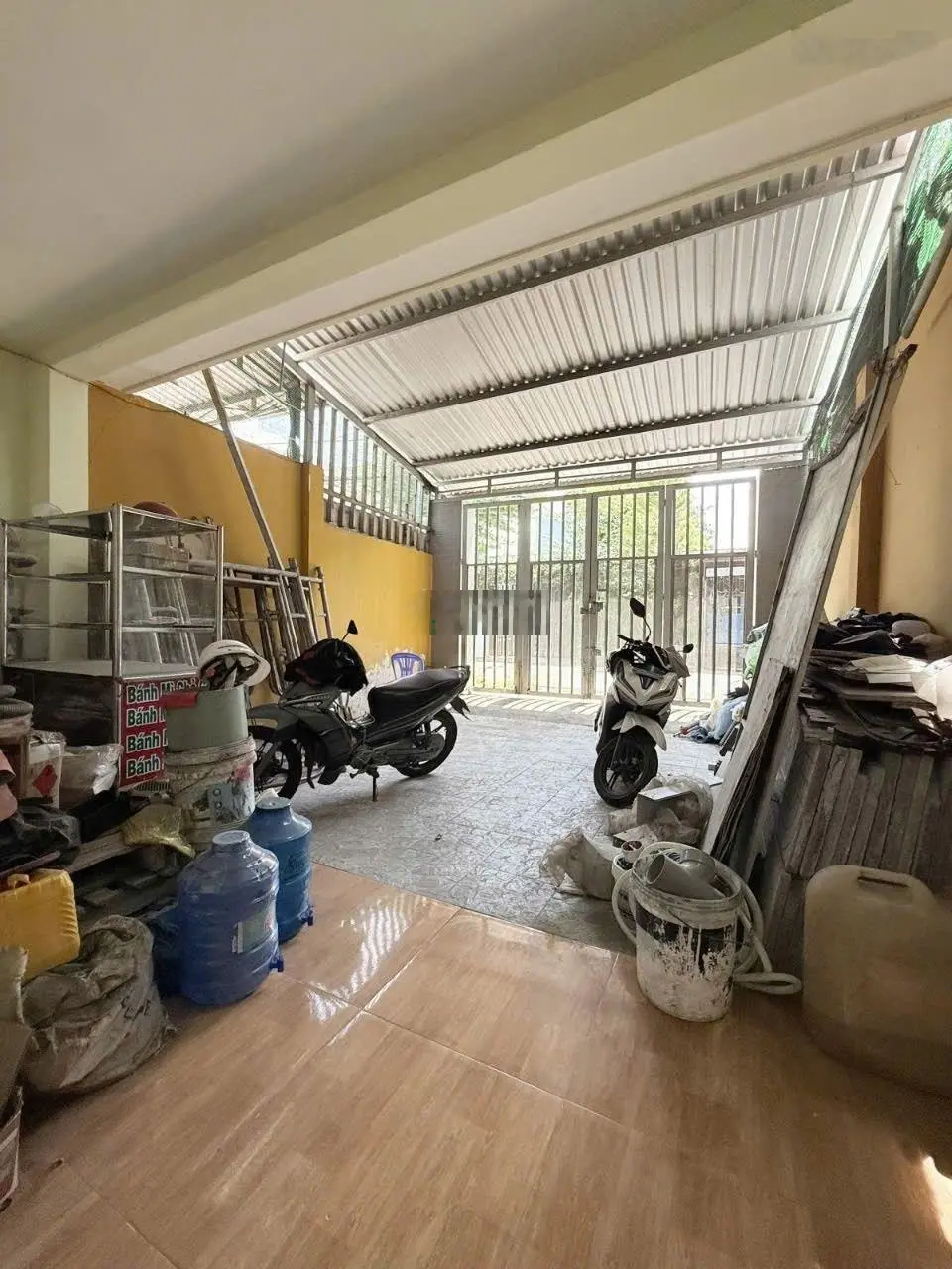 Bán nhà thị trấn Hóc Môn đường nhựa 10m thông Song Hành diện tích đất 240m2 nở hậu gần chợ Hóc Môn.