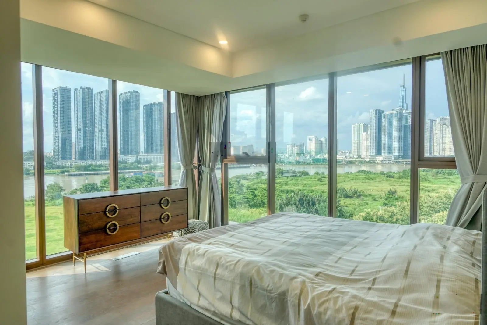 Bán 4PN giá tốt tại Metropole: 38 tỷ liên hệ xem nhà: 0919 061 *** Vy