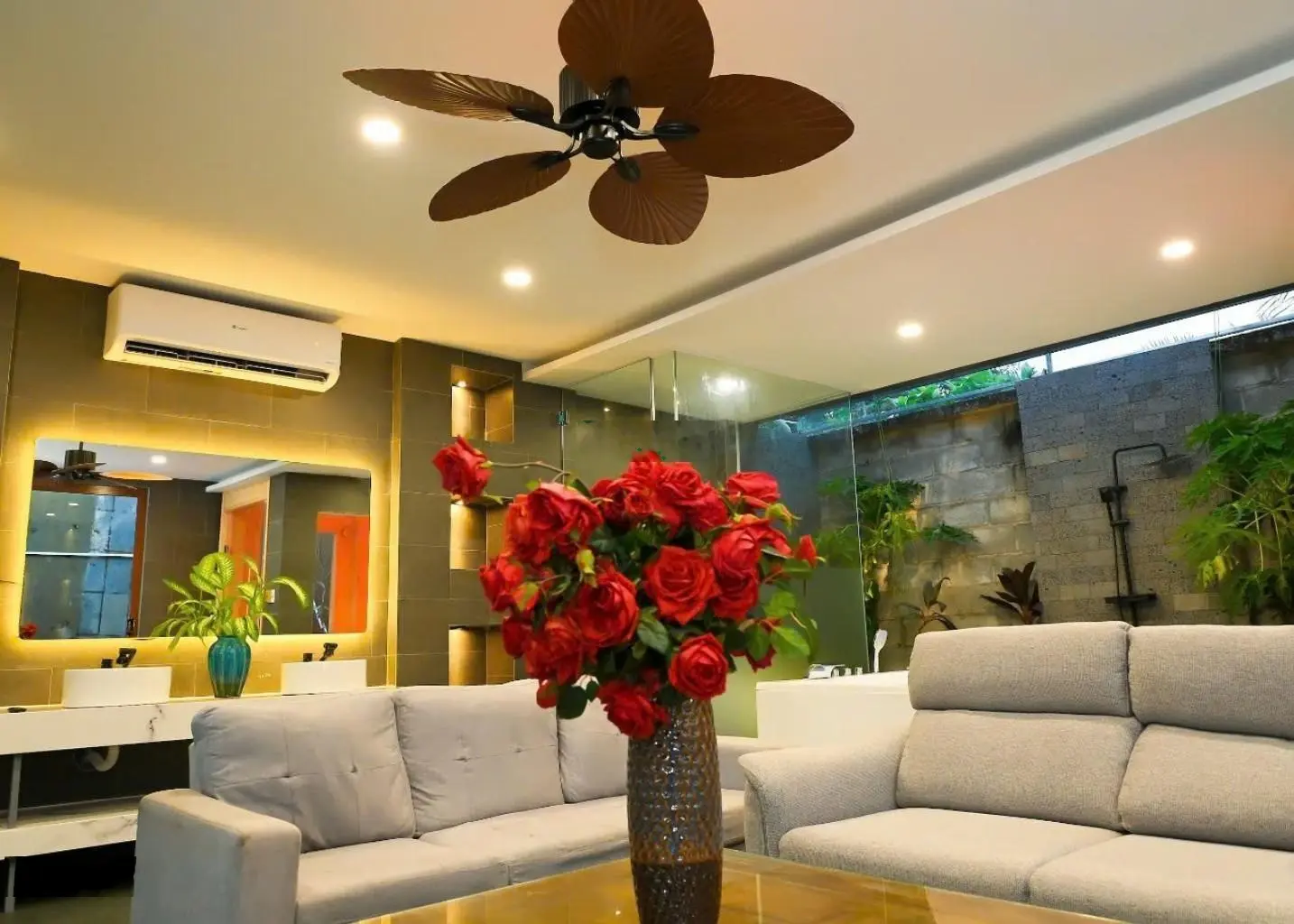 Cơ hội vàng sở hữu biệt thự VIP DT 18 x 39m = 705m2. Giá 57 tỷ