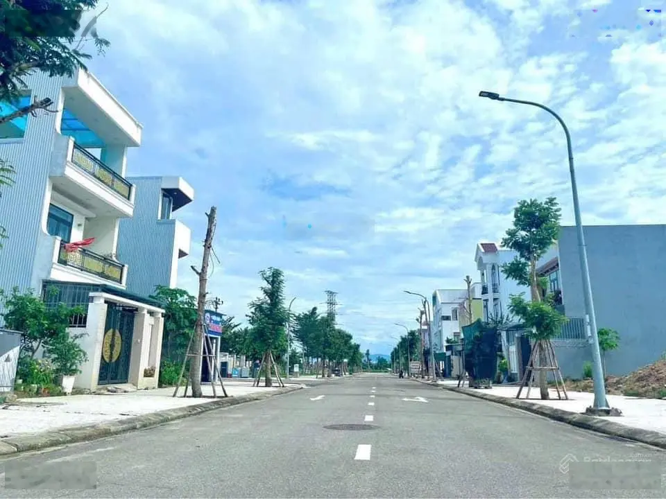 Bán lô góc ngay đầu cổng Phú Mỹ, đối diện trung tâm thương tâm mại, dt 190m2. LH: 0945 676 ***
