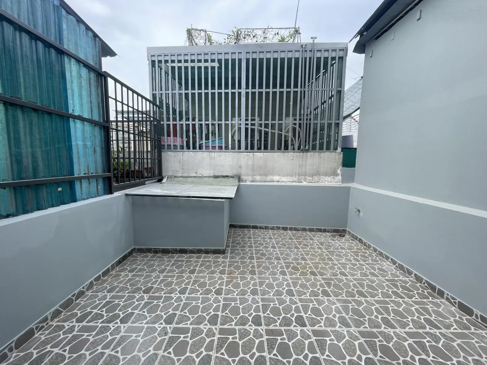 Nhà hiện đại đối diện Giga Mall - Đường thông, ô tô vào tận nhà, nội thất đầy đủ. đầy đủ công năng