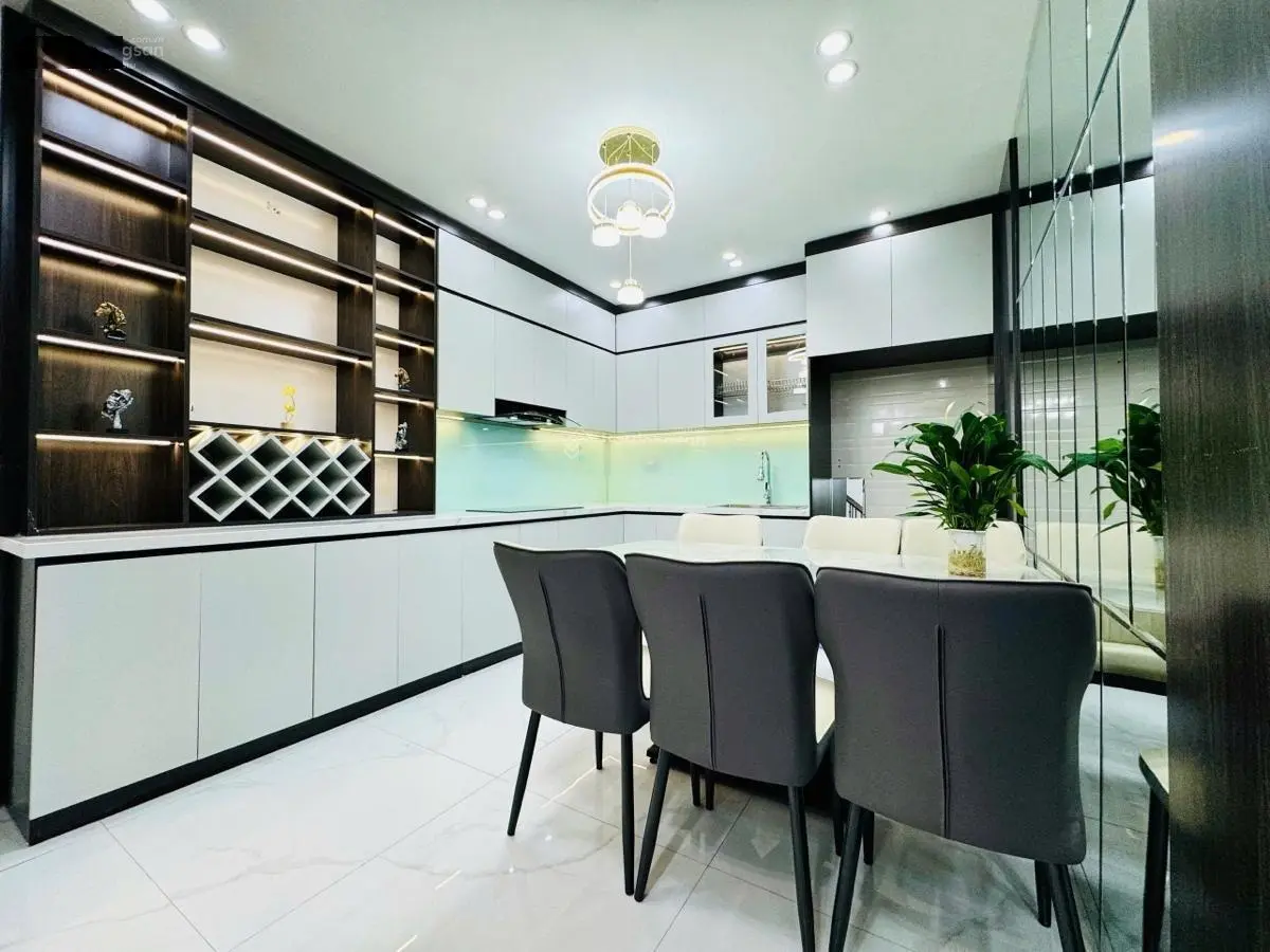 Bán gấp -phố hoàng văn thái 38m*4t- phân lô quân đội - ô tô đỗ cổng- xem là ưng-sđcc- ở luôn